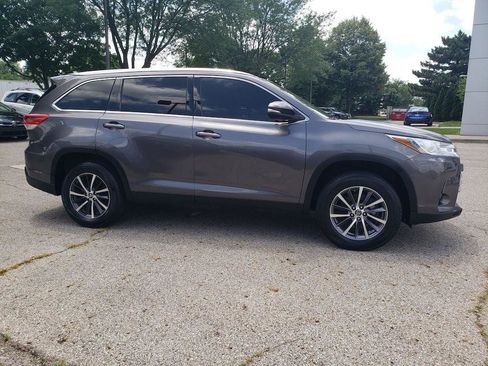 Certified 2019 Toyota Highlander XLE FWD image 4