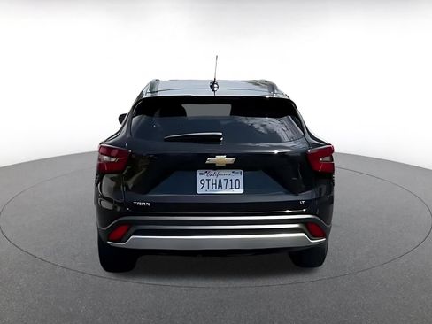 Used 2025 Chevrolet Trax LT w/ LT Convenience Package FWD image 10