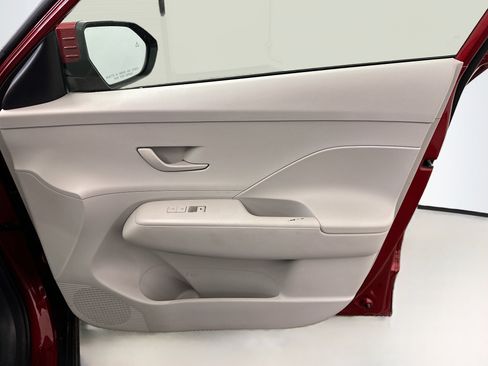 Used 2025 Hyundai Kona SEL image 32