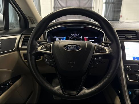 Used 2020 Ford Fusion SE image 21