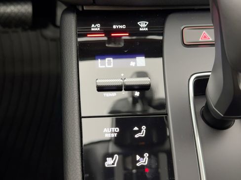 Used 2026 Porsche Macan image 18