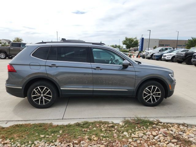 Used 2021 Volkswagen Tiguan SE AWD/4WD image 2