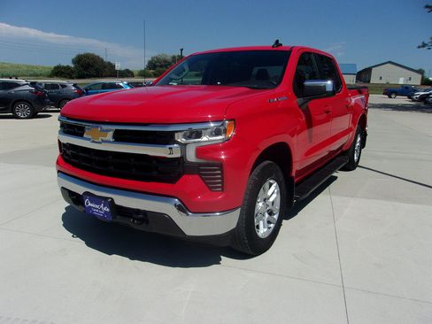 Used 2023 Chevrolet Silverado 1500 LT AWD/4WD image 6