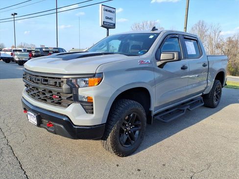 Used 2025 Chevrolet Silverado 1500 Custom Trail Boss AWD/4WD image 8