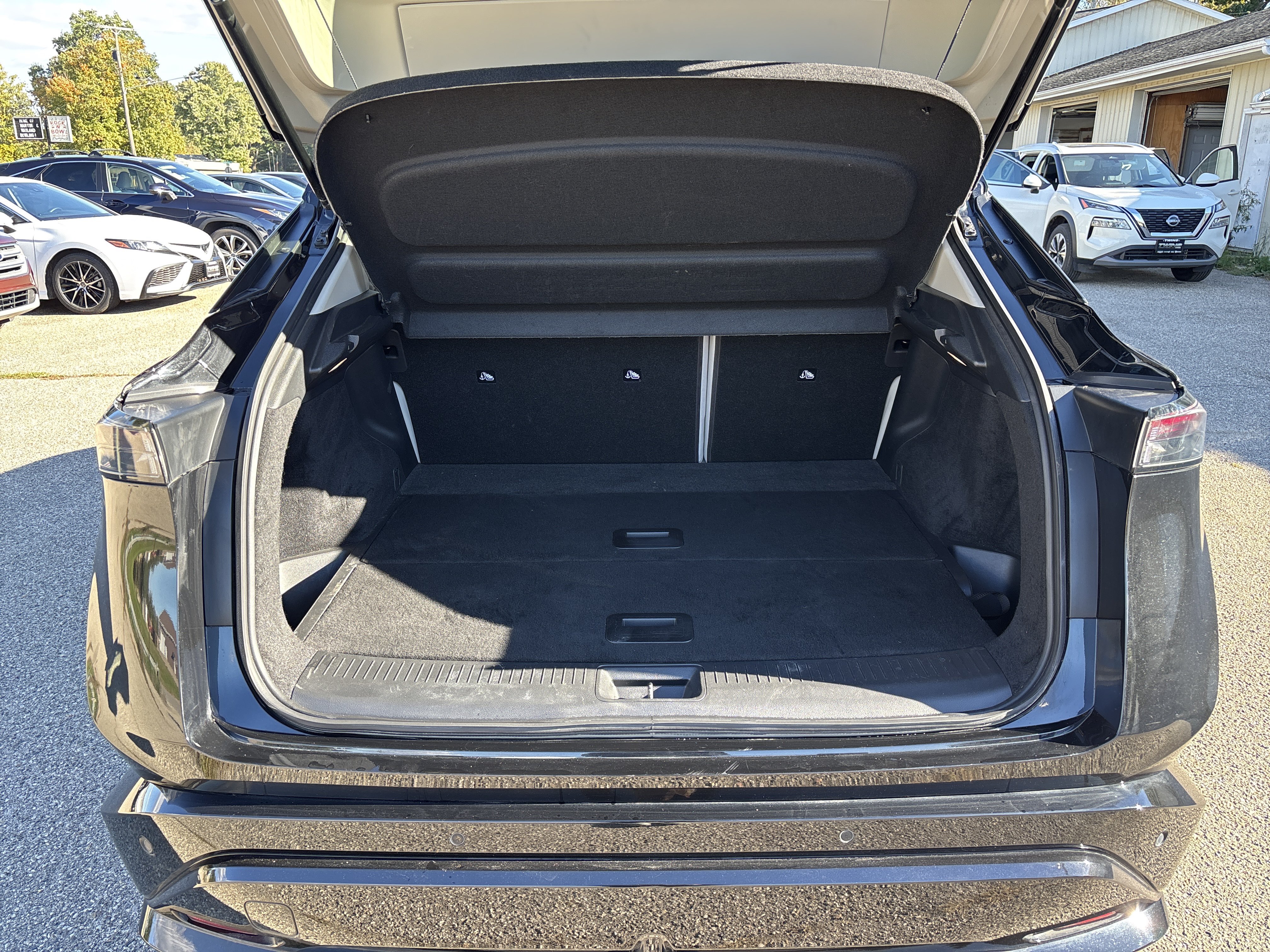Used 2023 Nissan Ariya AWD image 7