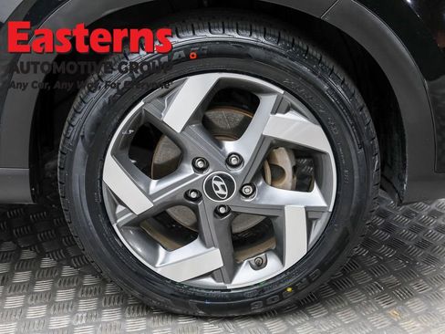 Used 2022 Hyundai Venue SEL image 31