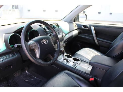 Used 2010 Toyota Highlander SE AWD/4WD image 9