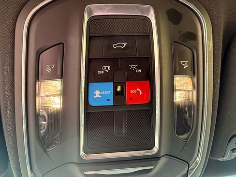 Used 2024 Jeep Wagoneer Series II w/ Flexible Seating Group RWD image 38