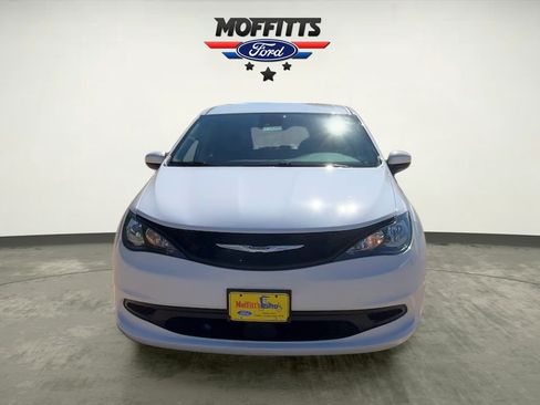 Used 2023 Chrysler Voyager LX FWD image 8
