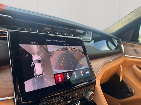 New 2025 Jeep Grand Cherokee Summit image 36