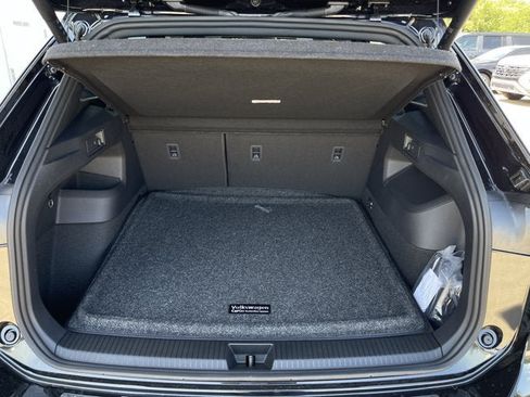 New 2026 Volkswagen Tiguan SEL R-Line AWD/4WD image 23