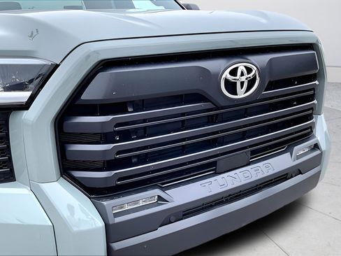 Used 2025 Toyota Tundra SR5 w/ SR5 Convenience Package AWD/4WD image 28