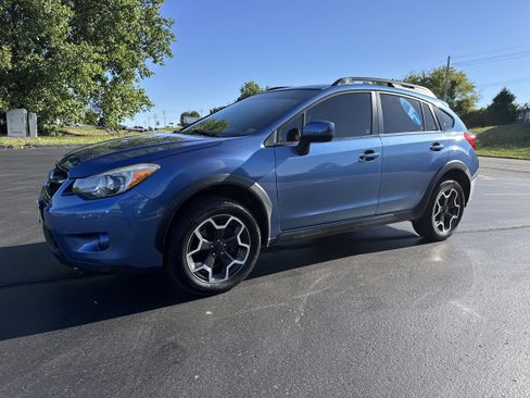 Used 2014 Subaru Crosstrek 2.0i Premium w/ Moonroof Package AWD/4WD image 2