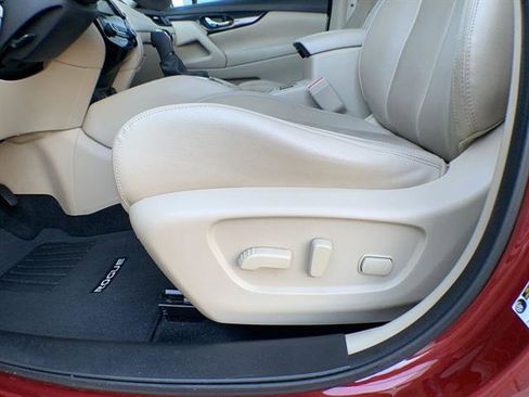 Used 2018 Nissan Rogue SL w/ Premium Package image 12