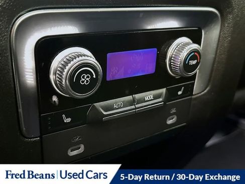Used 2022 GMC Yukon XL AT4 AWD/4WD image 34