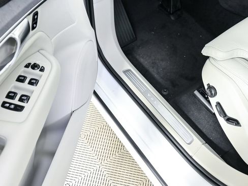 New 2026 Volvo XC90 T8 Ultra w/ Protection Package Premier AWD/4WD image 8