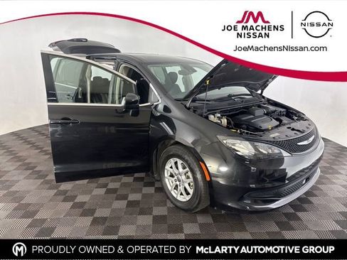 Used 2023 Chrysler Voyager LX FWD image 12