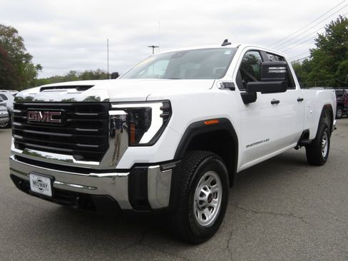 Used 2024 GMC Sierra 3500 Pro w/ Convenience Package image 2