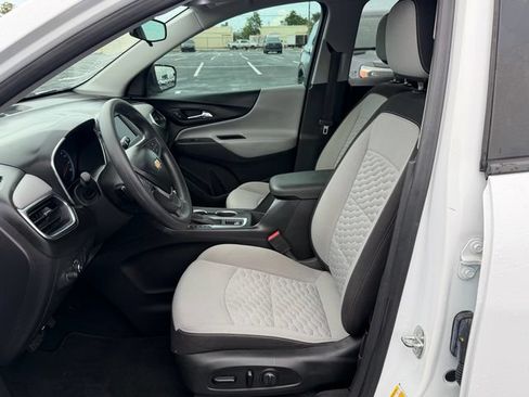 Used 2021 Chevrolet Equinox LS w/ LS Convenience Package FWD image 11