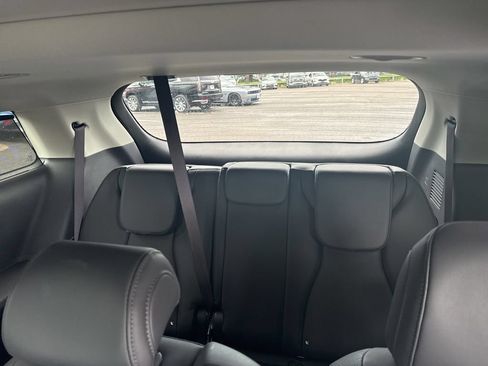 Used 2025 Kia Carnival SX FWD image 19