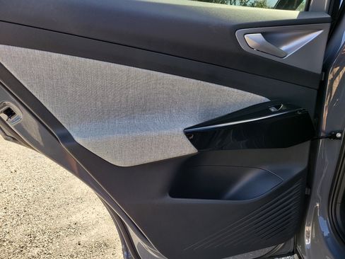 New 2025 Volkswagen ID.4 Pro image 11