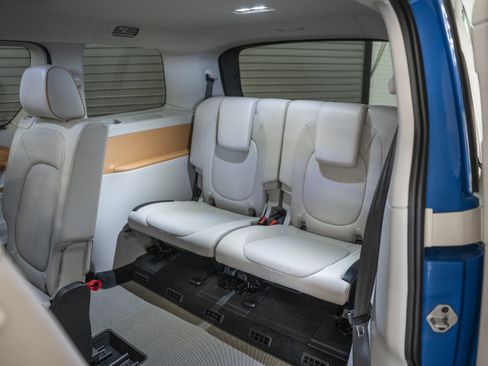 Used 2025 Volkswagen ID. Buzz 1st Edition RWD image 28