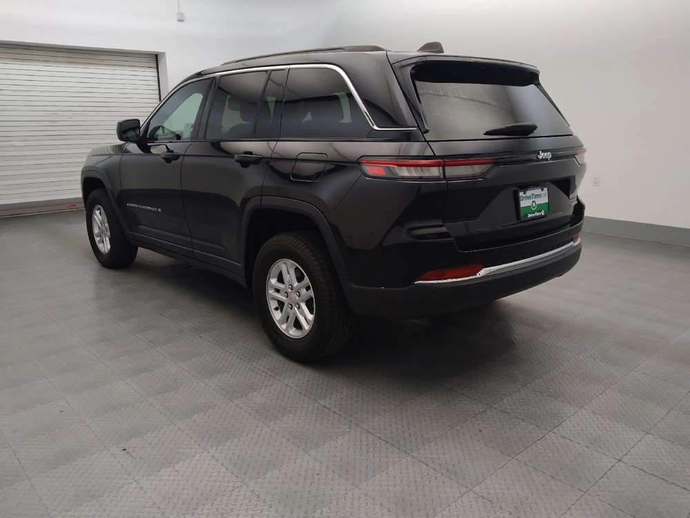 Used 2024 Jeep Grand Cherokee Laredo RWD image 5