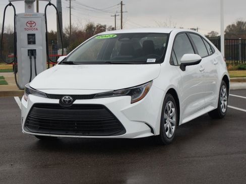 Used 2023 Toyota Corolla LE image 19