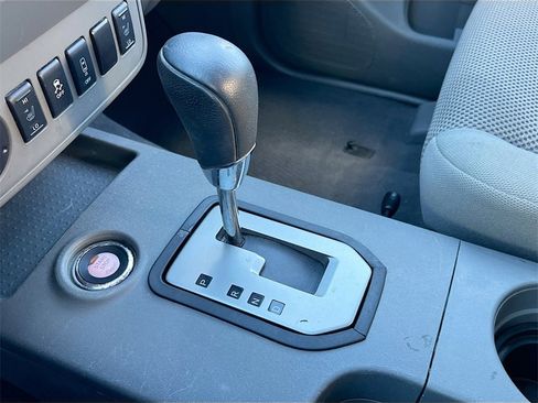 Used 2020 Nissan Frontier SV w/ Midnight Edition Floor Mats image 16