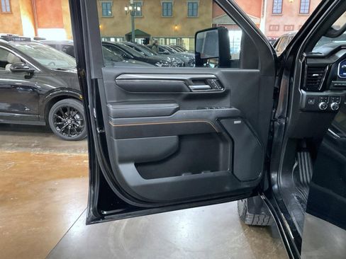 Used 2024 GMC Sierra 2500 AT4 w/ Technology Package image 9