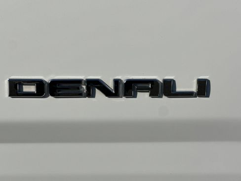 Used 2020 GMC Canyon Denali image 24