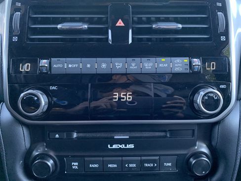 Certified 2022 Lexus GX 460 Premium w/ Premium Package AWD/4WD image 29