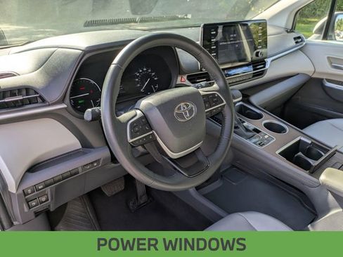 Used 2023 Toyota Sienna XLE image 11