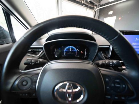 Used 2024 Toyota Corolla Cross XLE FWD image 15