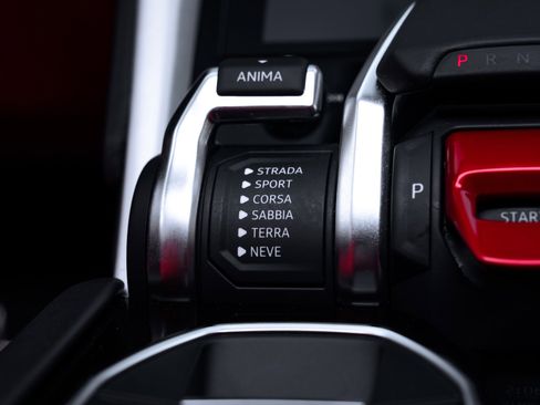 Used 2021 Lamborghini Urus image 35