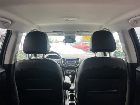 Certified 2022 Chevrolet Trax LT w/ LT Convenience Package image 37