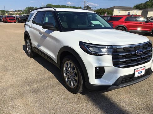 New 2026 Ford Explorer Active w/ Active Comfort Package AWD/4WD image 7
