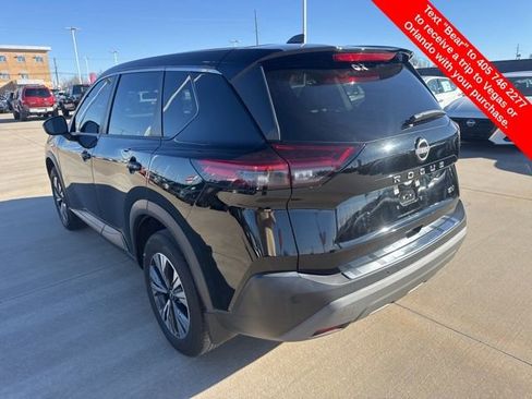 Used 2022 Nissan Rogue SV image 3