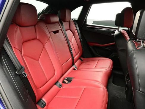 Certified 2025 Porsche Macan image 17