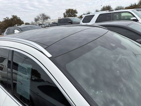 Used 2022 INFINITI QX50 Sensory image 4