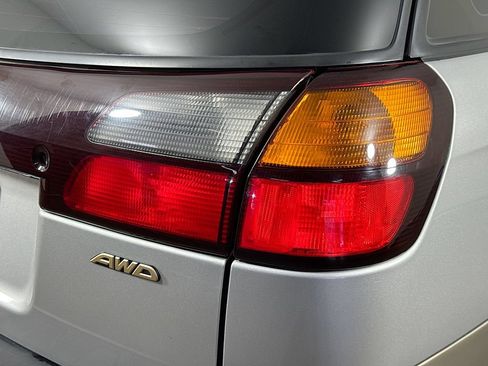 Used 2003 Subaru Outback Wagon AWD/4WD image 30