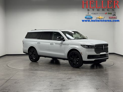 Used 2025 Lincoln Navigator L Reserve image 1