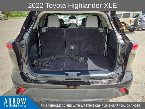 Used 2022 Toyota Highlander XLE FWD image 18