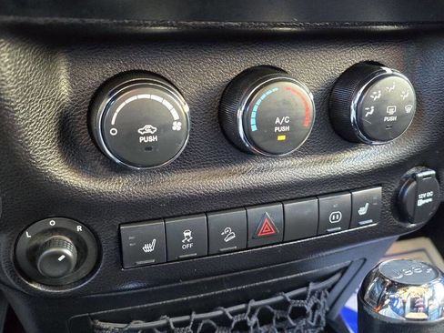 Used 2012 Jeep Wrangler Unlimited Sahara w/ Dual Top Group image 19