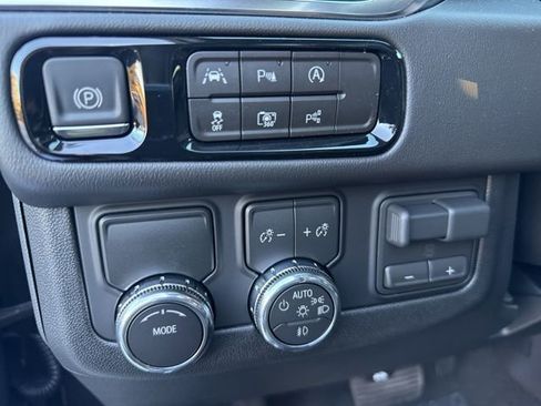 New 2026 GMC Yukon XL Elevation w/ Elevation Premium Package image 30