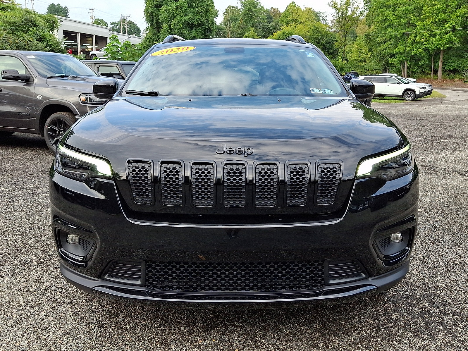 Certified 2020 Jeep Cherokee Latitude Plus AWD/4WD image 2