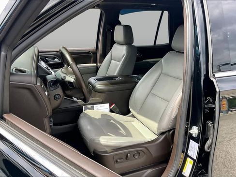 Used 2021 Chevrolet Tahoe LT w/ LT Signature Package RWD image 9