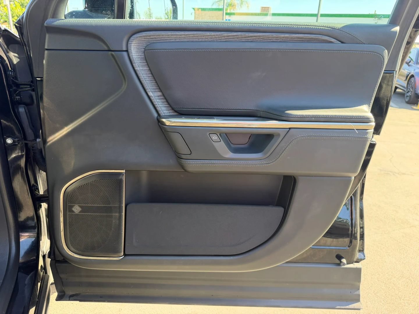 Used 2025 Rivian R1S Adventure Dual AWD/4WD image 37