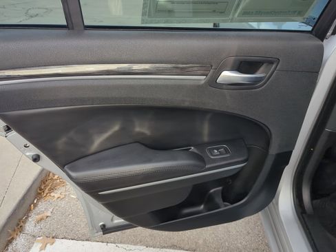 Used 2022 Chrysler 300 Touring w/ Sport Appearance Package image 38