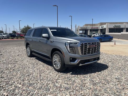 Used 2025 GMC Yukon XL Denali AWD/4WD image 7